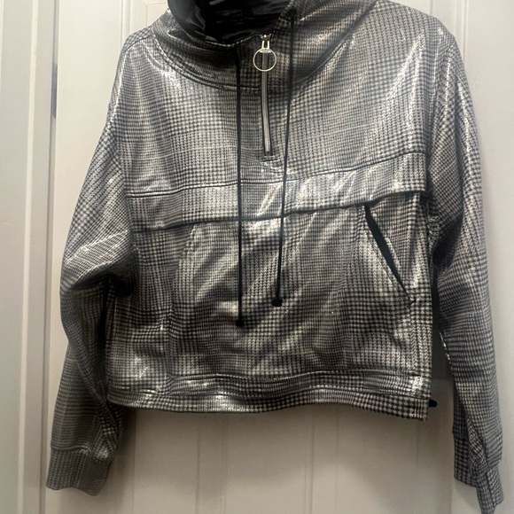 Brand:  Koral.  Size:  Medium.  Colour: Metallic Silver. - Picture 2 of 3